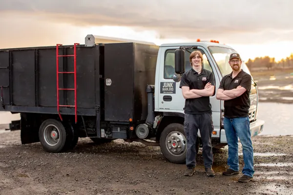 Junk Removal professionals using QuoteMe